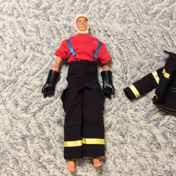 GI Joe Firefighter - Picture 4 of 16